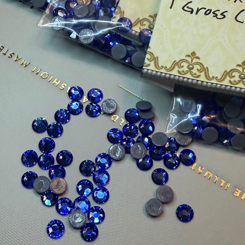 Swarovski • Color: Sapphire, 2028 XILION Rose Hotfix Rhinestones - Picture 3 of 10